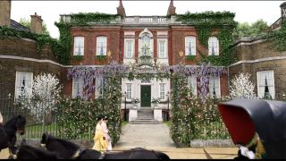 The London house covered in flowers that is so beautiful in Bridgerton.