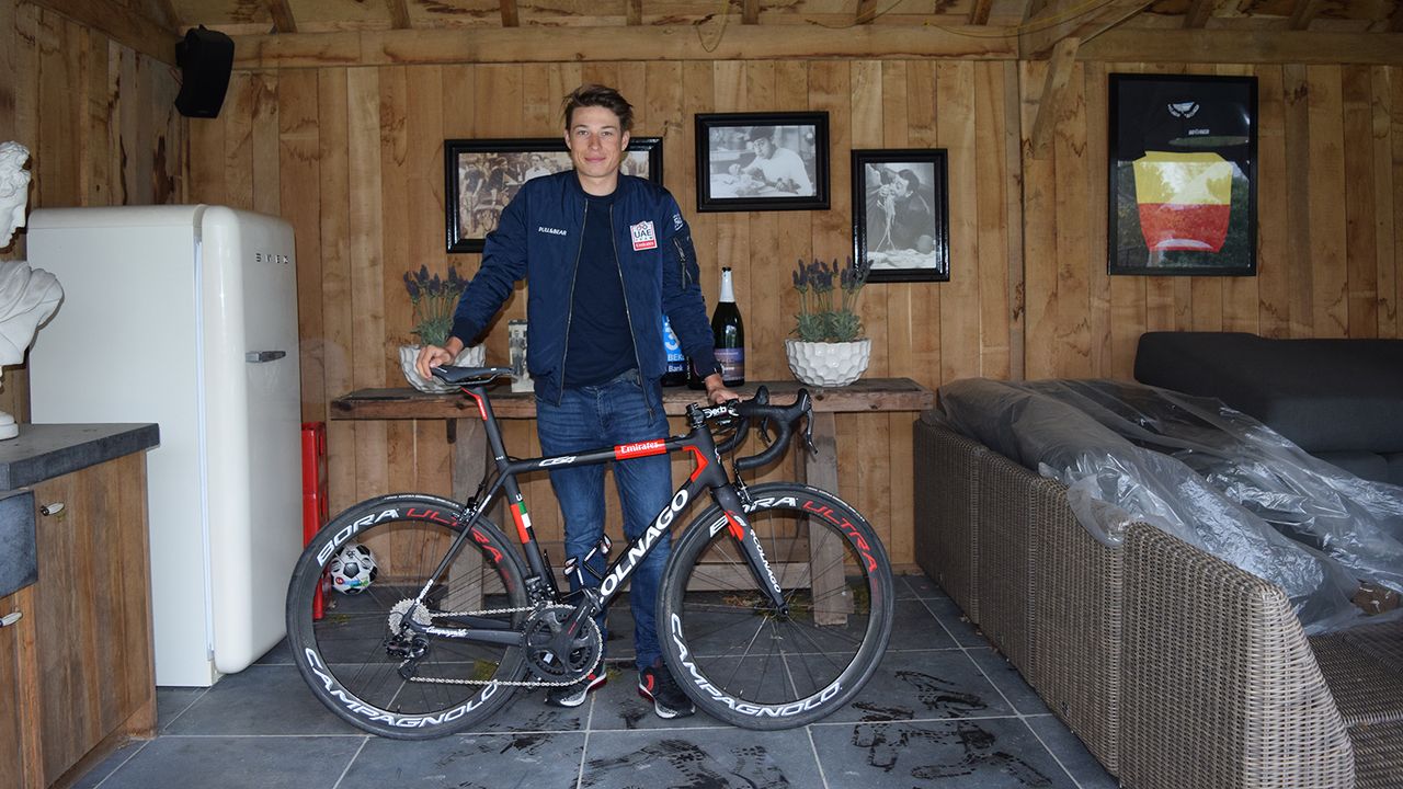 Jasper Philipsen shows off his Colnago