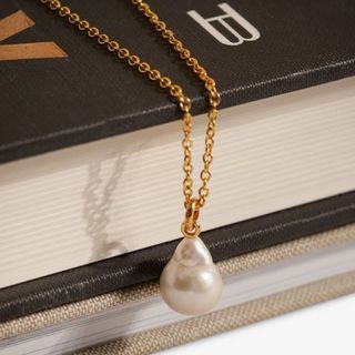 Kate Middleton's Monica Vinader Nura Pearl Pendant Necklace