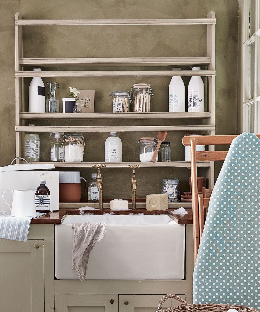 Laundry room sink and shelves above