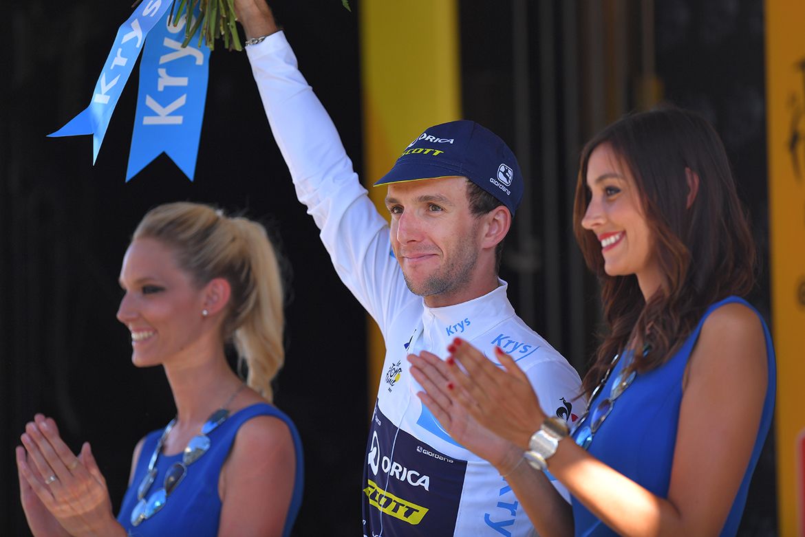 Simon Yates remained in the lead of the young riders' classification after stage 15 of the Tour de France.
