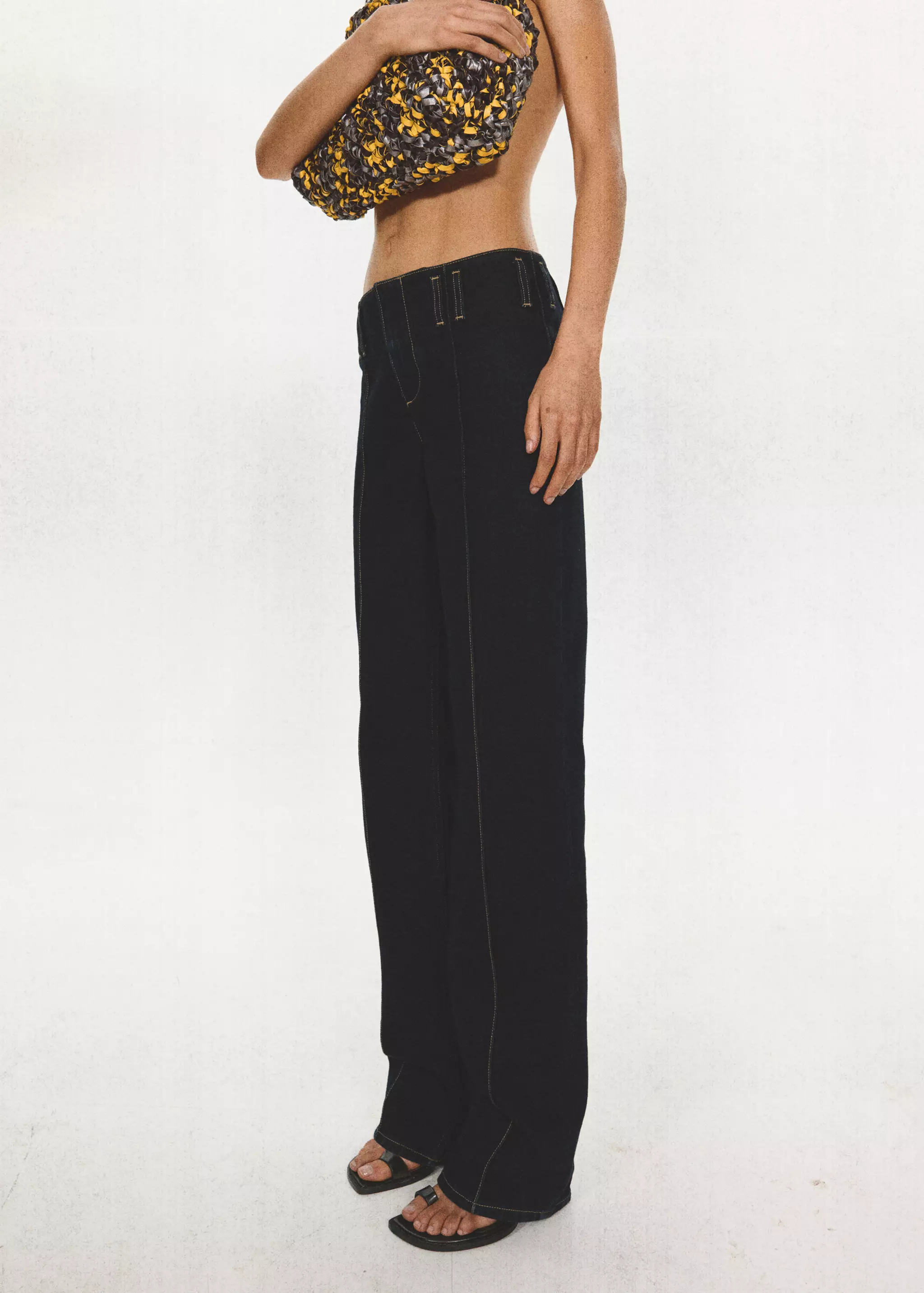 Low-rise jeans with contrast stitching - Women | Mango USA