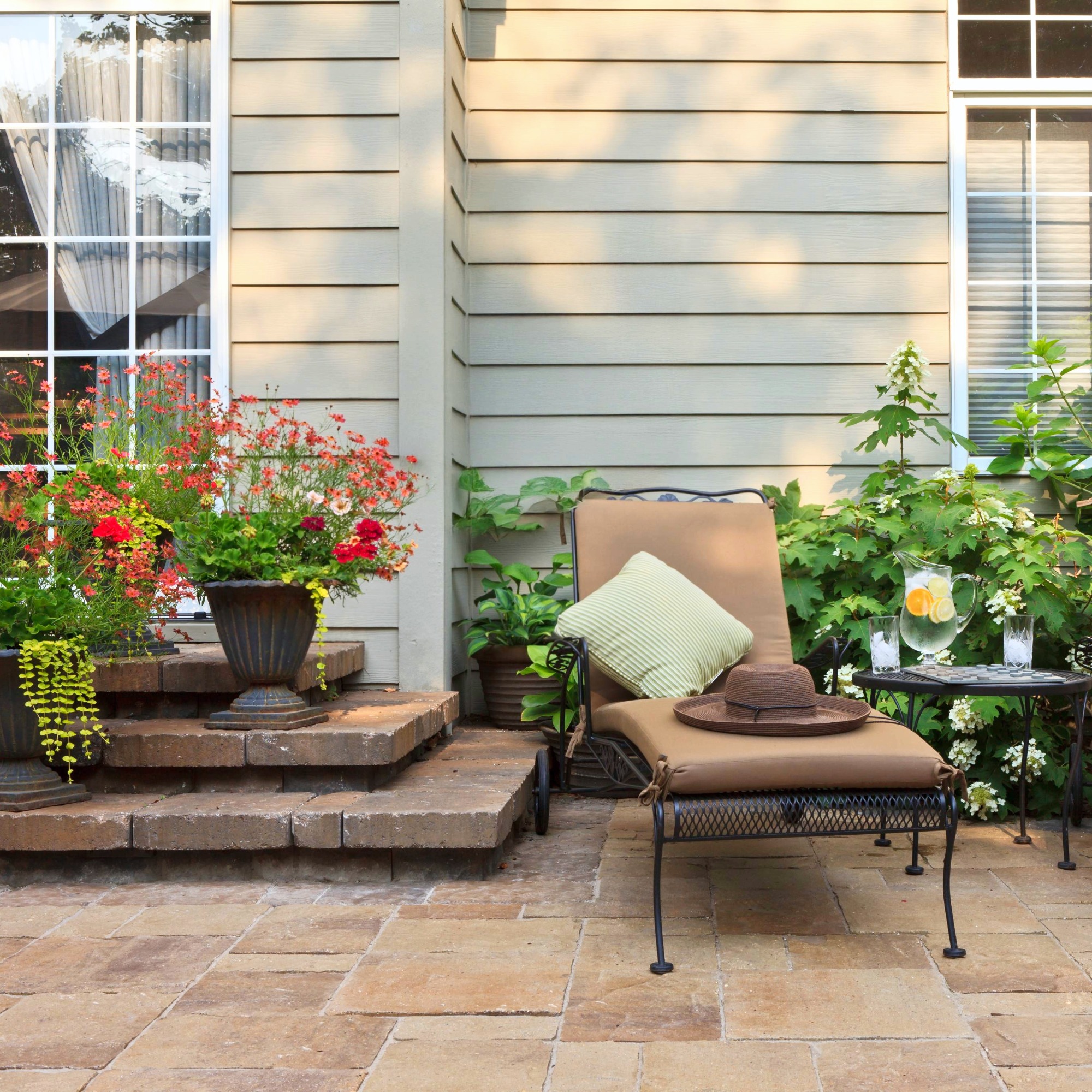 Relaxing patio with pavers