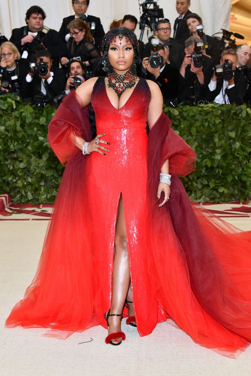 Red carpet, Carpet, Clothing, Dress, Gown, Shoulder, Fashion model, Fashion, Flooring, Haute couture,