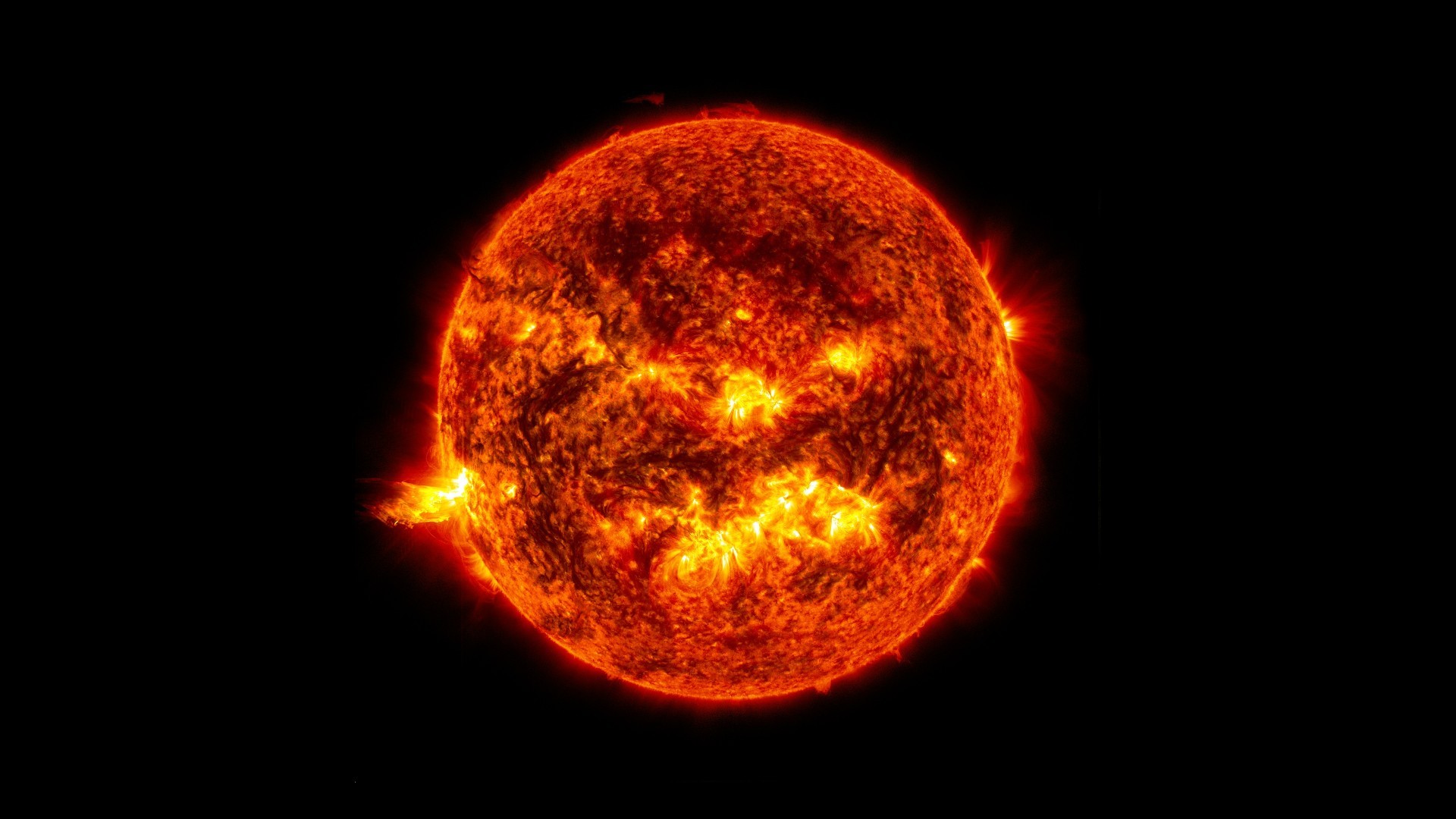 Sun emits a solstice flare. Image from June 20, 2013. Source: NASA/SDO