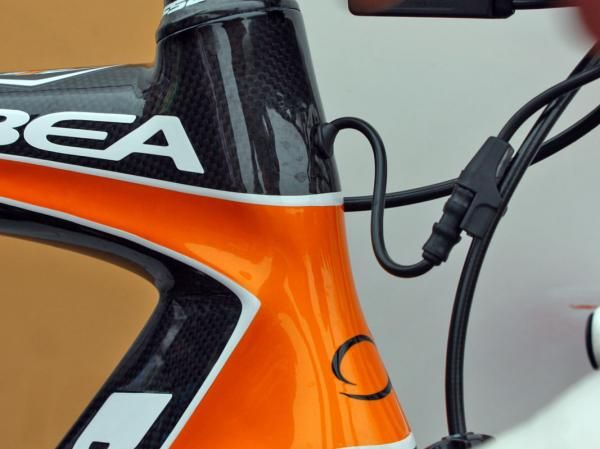 Euskaltel-Euskadi's Orbea Orcas get dedicated internal routing for the team's Shimano Dura-Ace Di2 electronic groups.