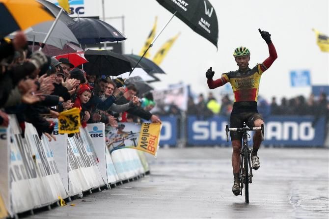 Sven Nys (Landbouwkrediet-Euphony) dropped rival Niels Albert on the final lap and soloed to victory.