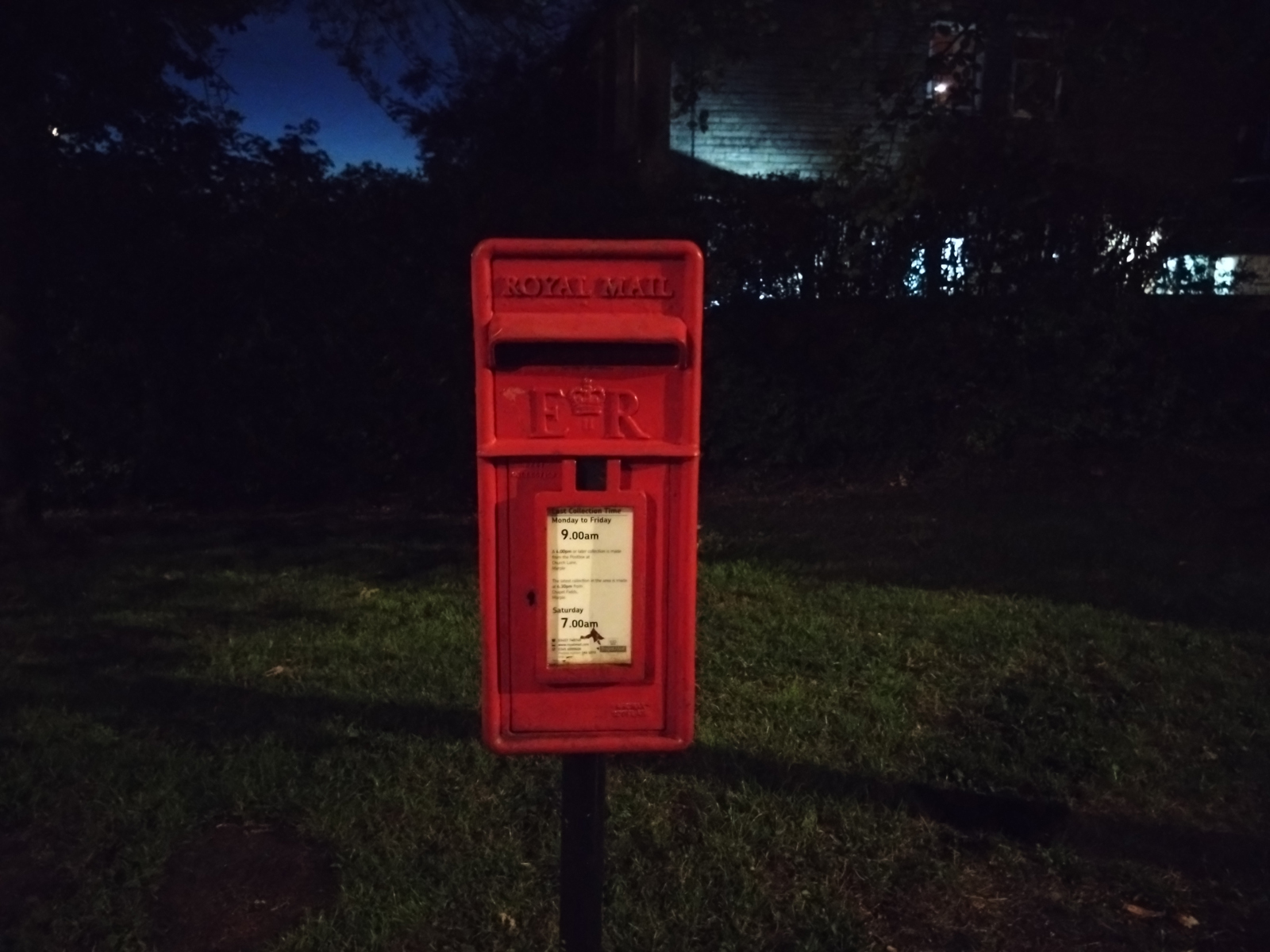 Sony Xperia 10 IV camera sample showing a post box in the dark