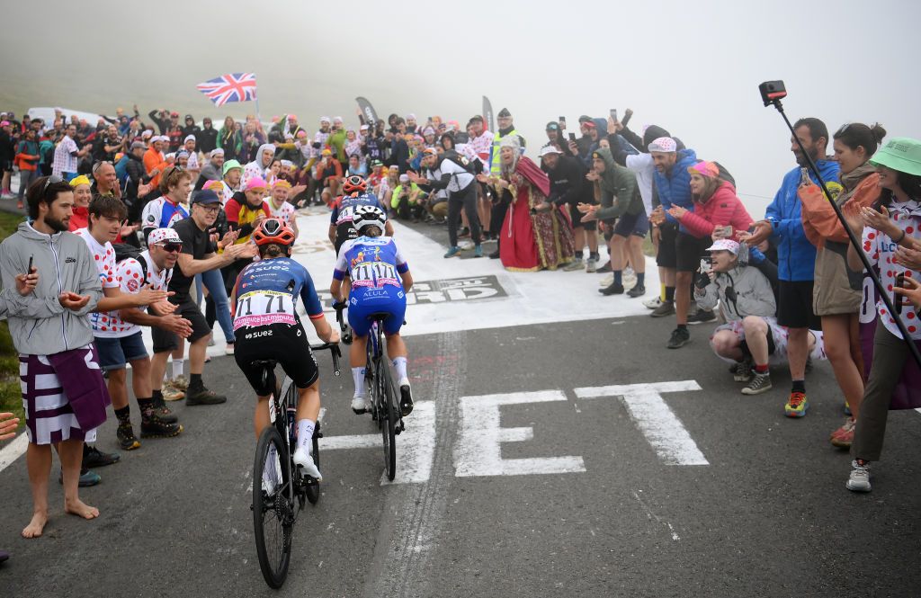 Fans cheer on Ane Santesteban (Jayco AlUla) and FDJ SUEZ&rsquo; Cecilie Uttrup Ludwig and Ane Santesteban on the climbs