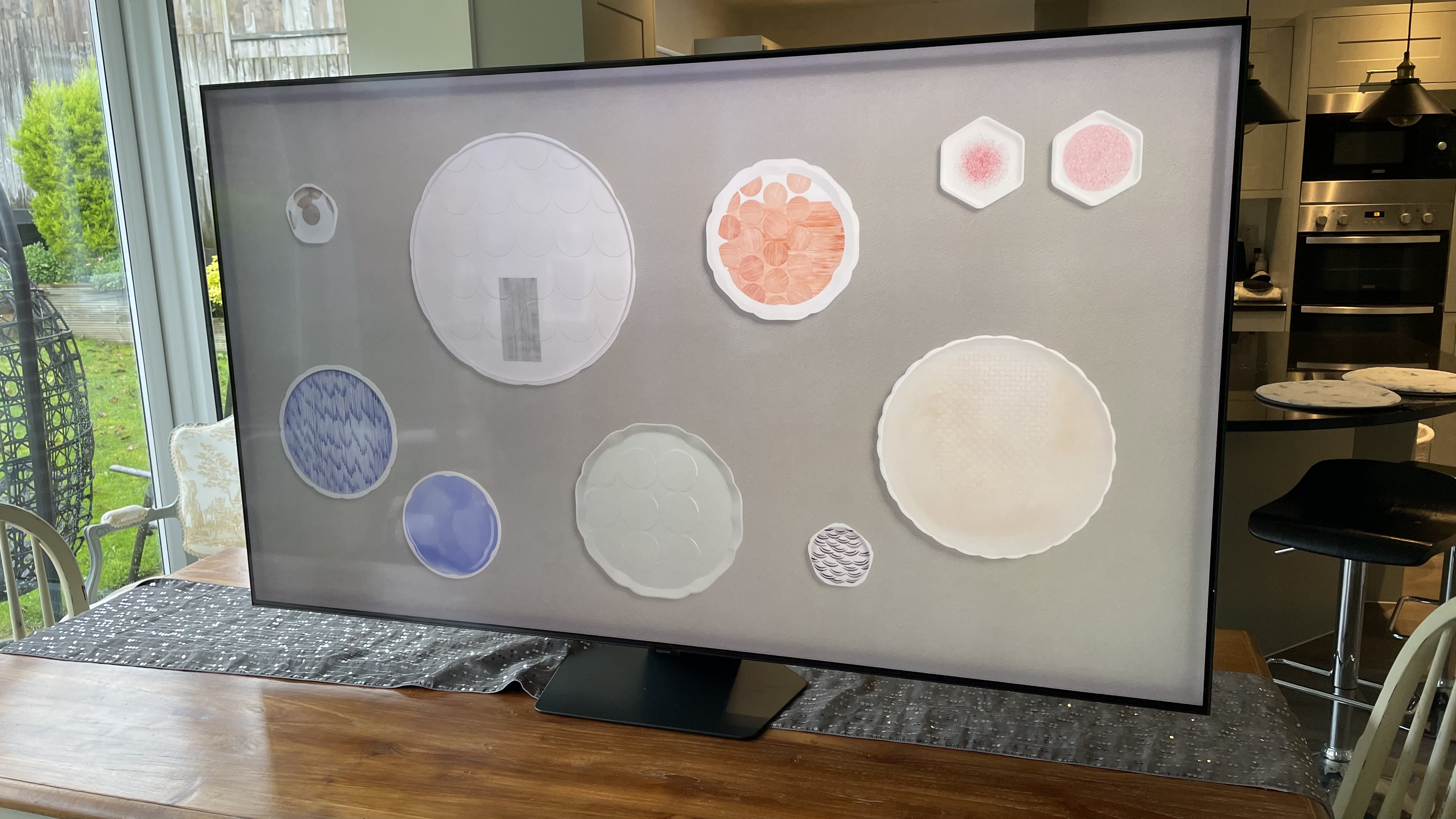 Samsung Q80C TV showing abstract pattern onscreen