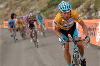 Alexandre Vinokourov attacks on stage 18 of the 2006 Vuelta a España (Watson)