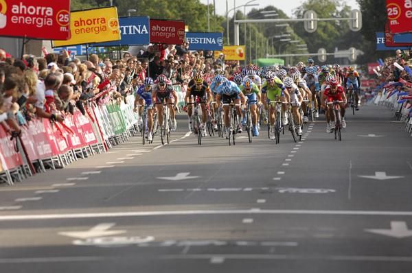 The sprint comes to the line, eventual winner Gerald Ciolek (Milram) is in blue.