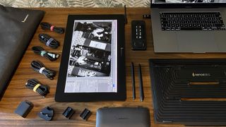 Accessories from the Xencelabs Pen Display 16 Bundle