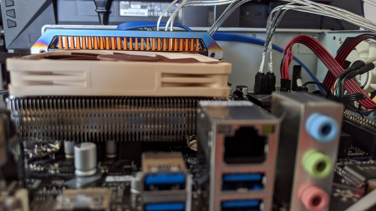 You can see here how little clearance there is from the top of the CPU cooler to the top of the case.