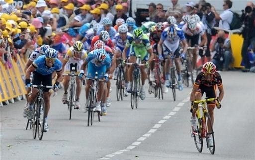 Valverde makes his move