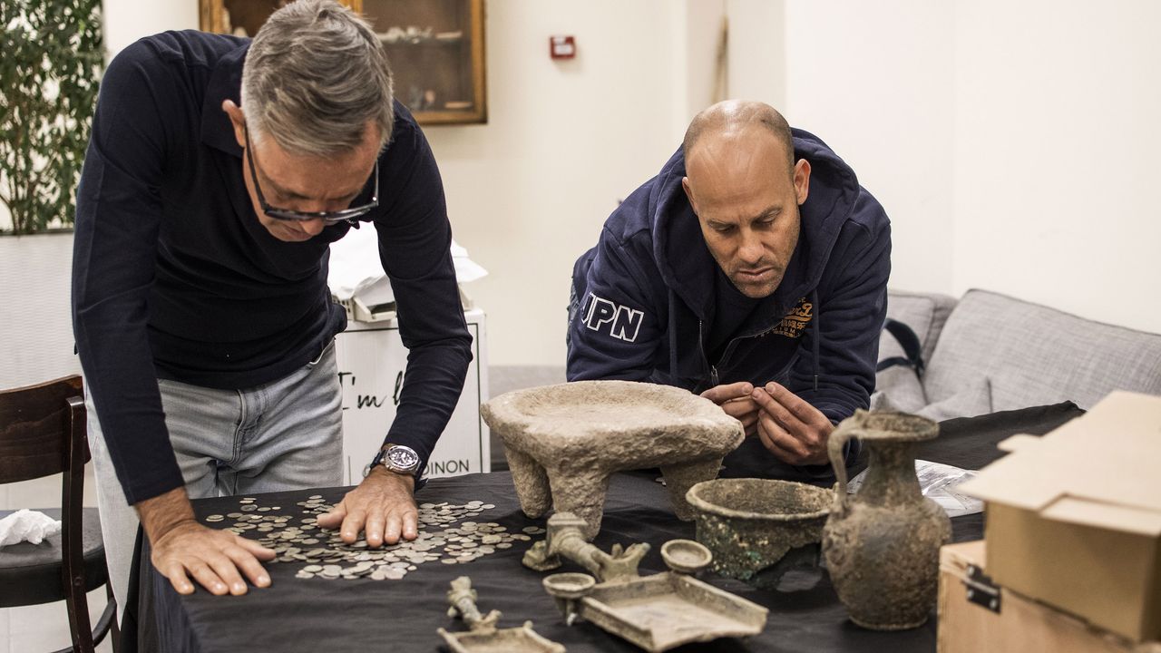 Inspectors from the Robbery Prevention Unit examine the artifacts seized in Jerusalem.