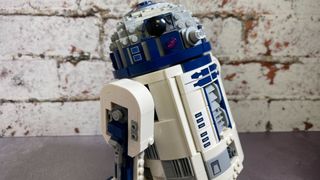 Lego R2-D2 seen from the side