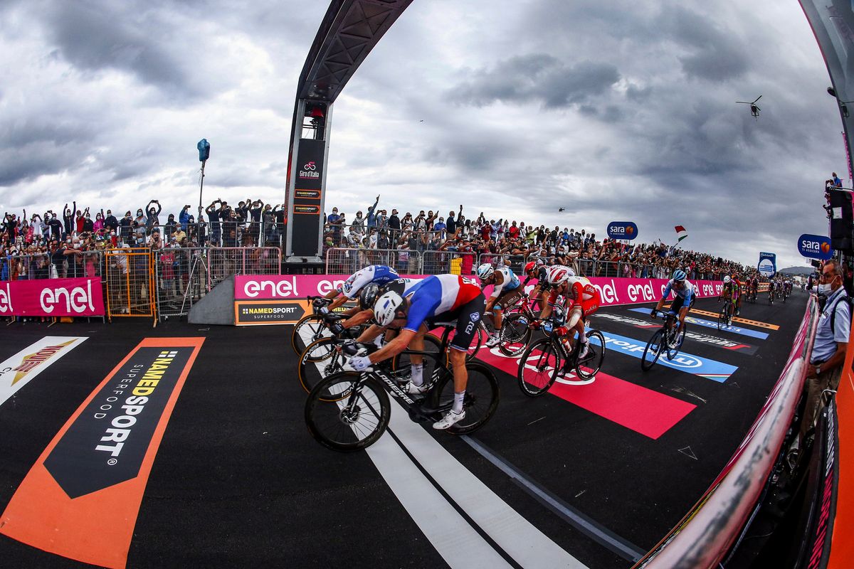 Arnaud Demare (Groupama-FDJ) beats Peter Sagan (Bora-Hansgrohe) and Davide Ballerini (Deceuninch-QuickStep) to line for stage 4 win