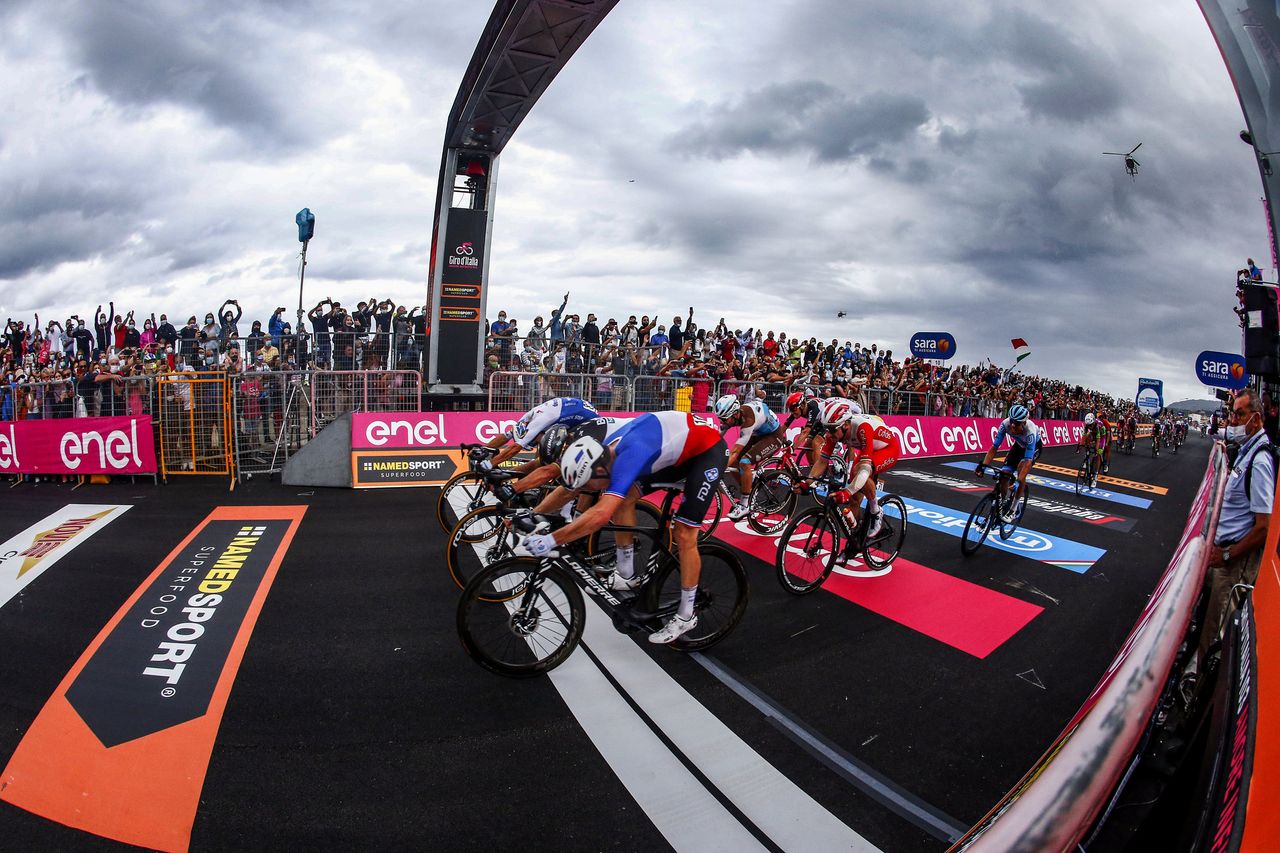 Arnaud Demare (Groupama-FDJ) beats Peter Sagan (Bora-Hansgrohe) and Davide Ballerini (Deceuninch-QuickStep) to line for stage 4 win