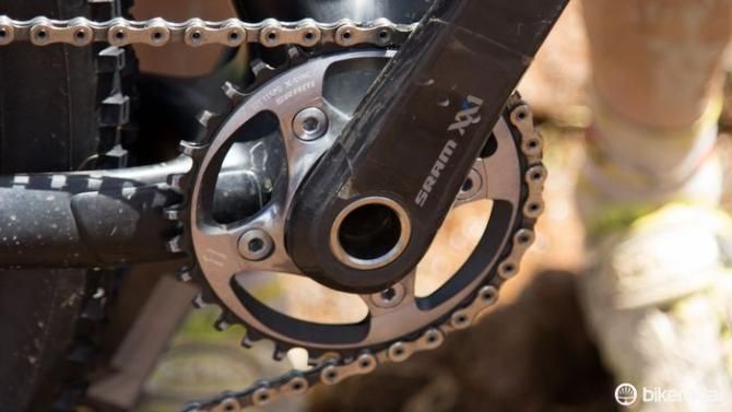 A 32T SRAM XX1 X-Sync chainring keeps Leumann moving