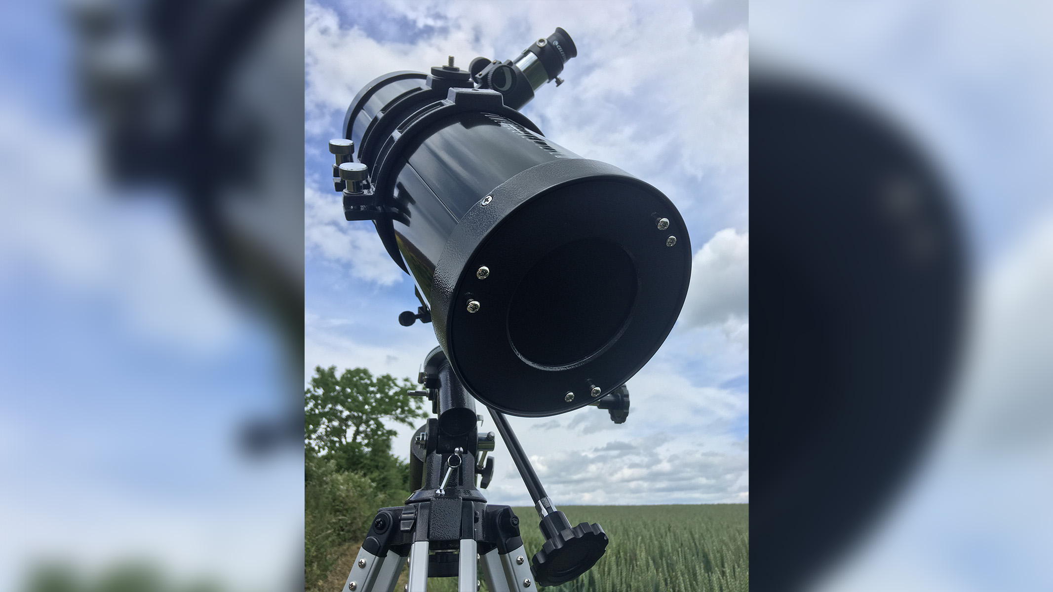 Zdjęcie przedstawia koniec teleskopu Celestron Powerseeker 127EQ