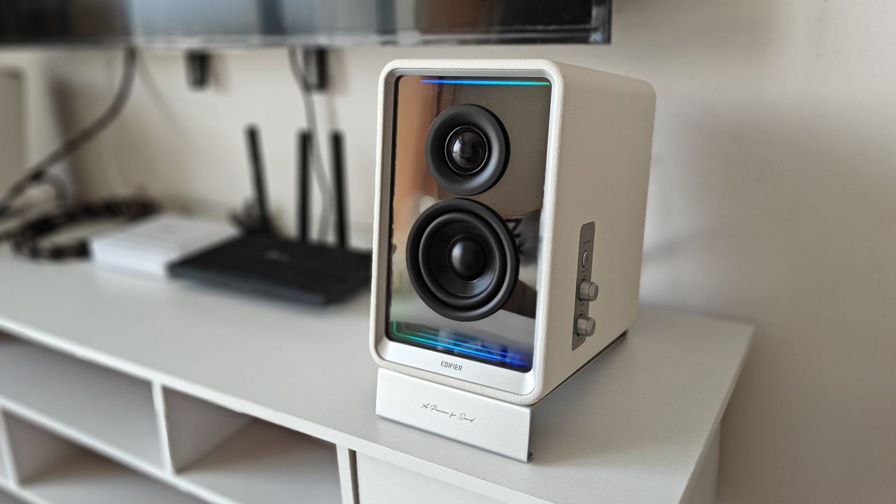 Edifier QR65 Active Monitor Speakers
