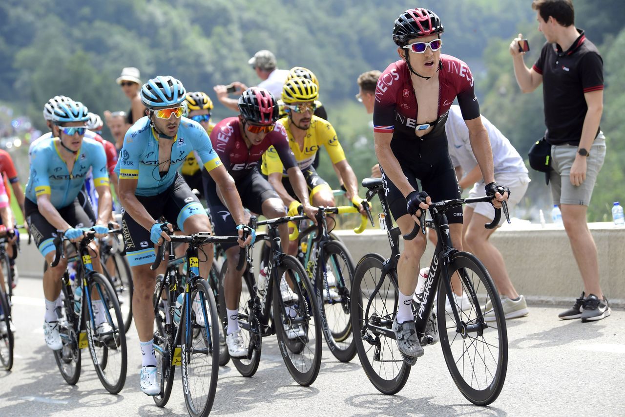 Team Ineos lead the way on the Tourmalet