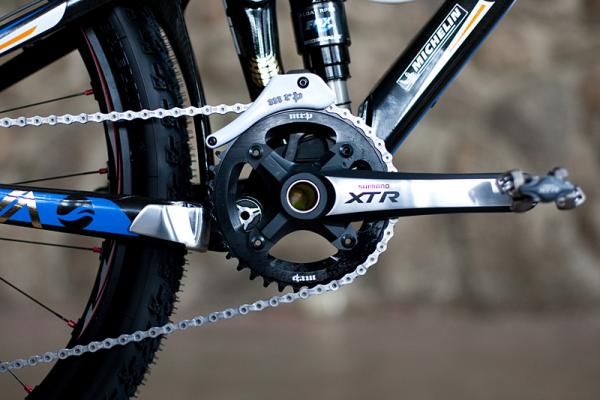 Craig runs a single front chainring which means no need to shift a front derailleur. He uses an MRP chain guide to keep it all in line.