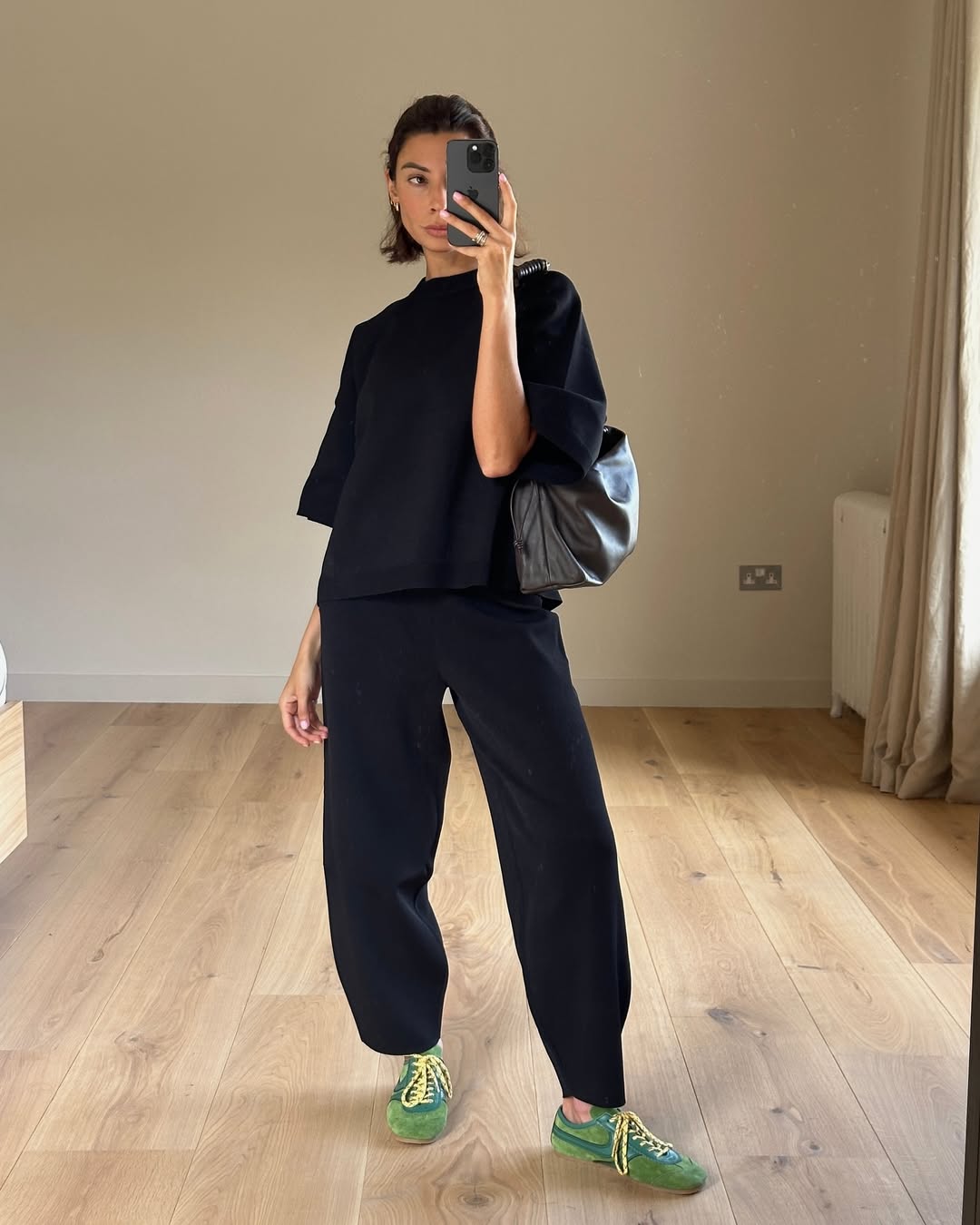 @smythsisters wearing green trainers with all grey outfit