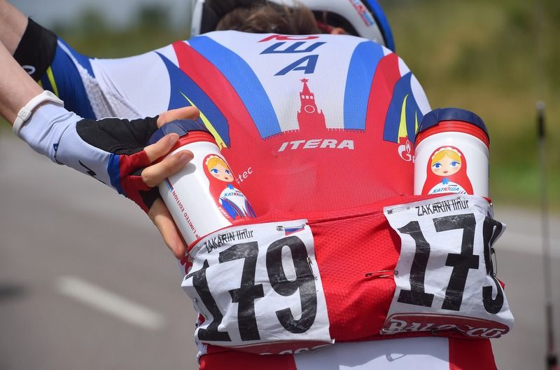 Ilnur Zakarin with two matryoshka bidons