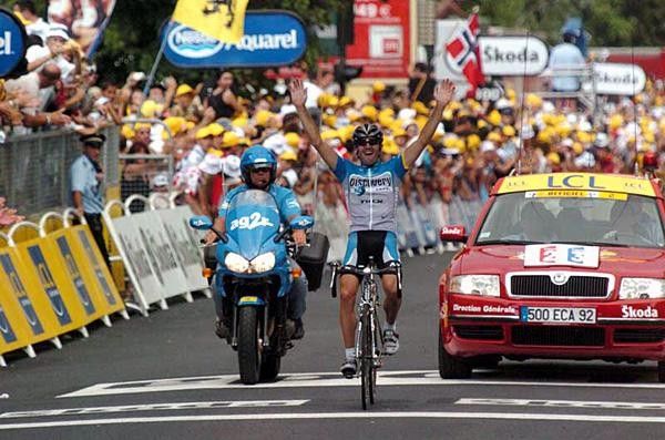 Yaroslav Popovych (Discovery Channel) wins the stage in Carcassonne