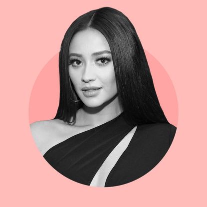 Human, Lip, Cheek, Hairstyle, Eyebrow, Style, Black hair, Eyelash, Step cutting, Long hair, 