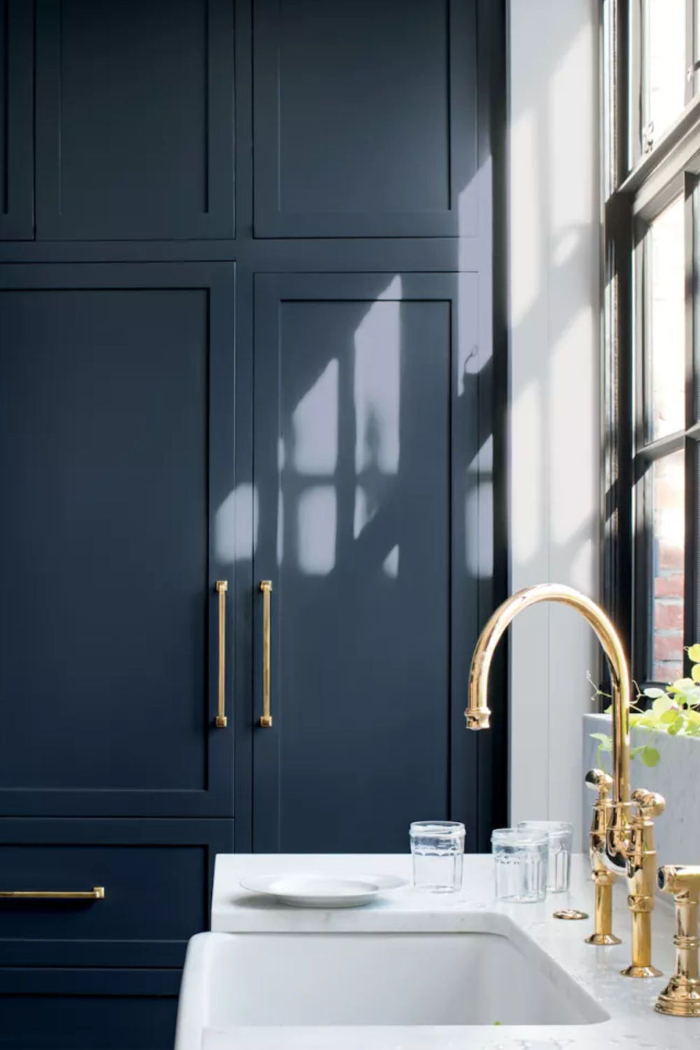 Kitchen cupboards painted in Hale Navy by Benjamin Moore