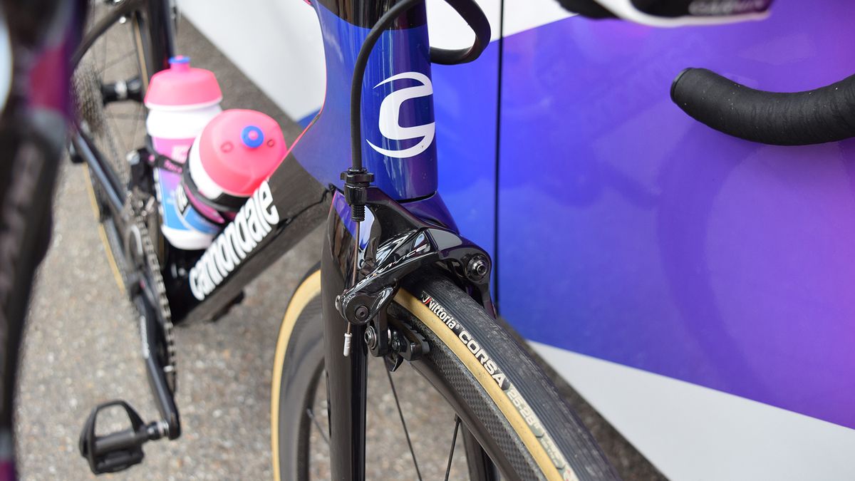 Uran opts for rim brakes, even at the sacrifice of Cannondale's Hi-Mod carbon lay up. More on that below