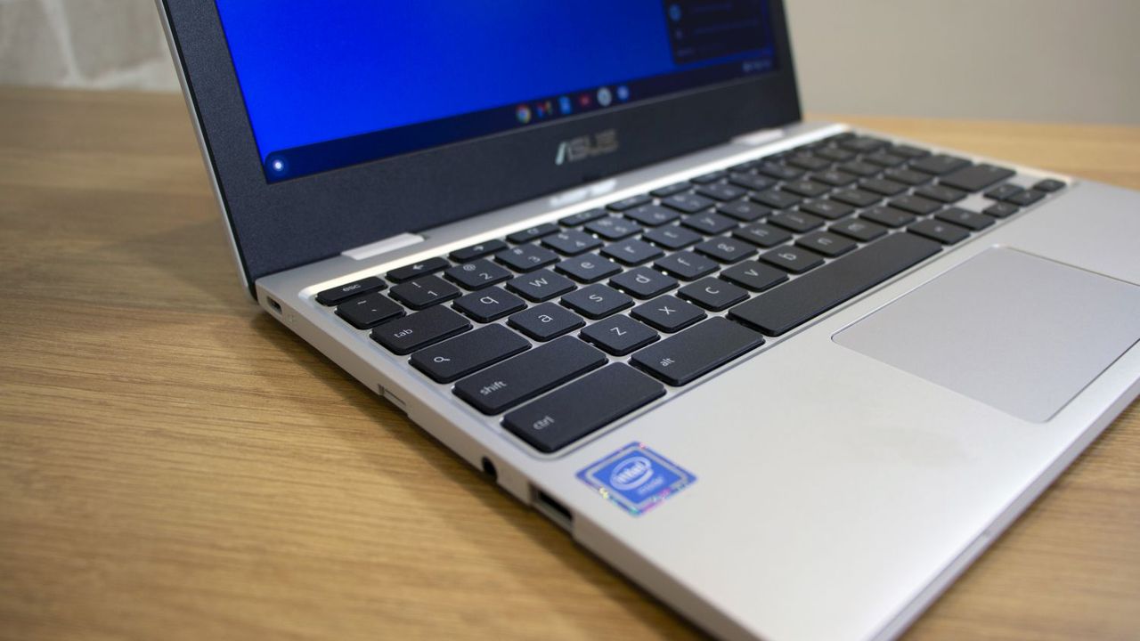 A closeup of the Asus Chromebook CX1's keyboard