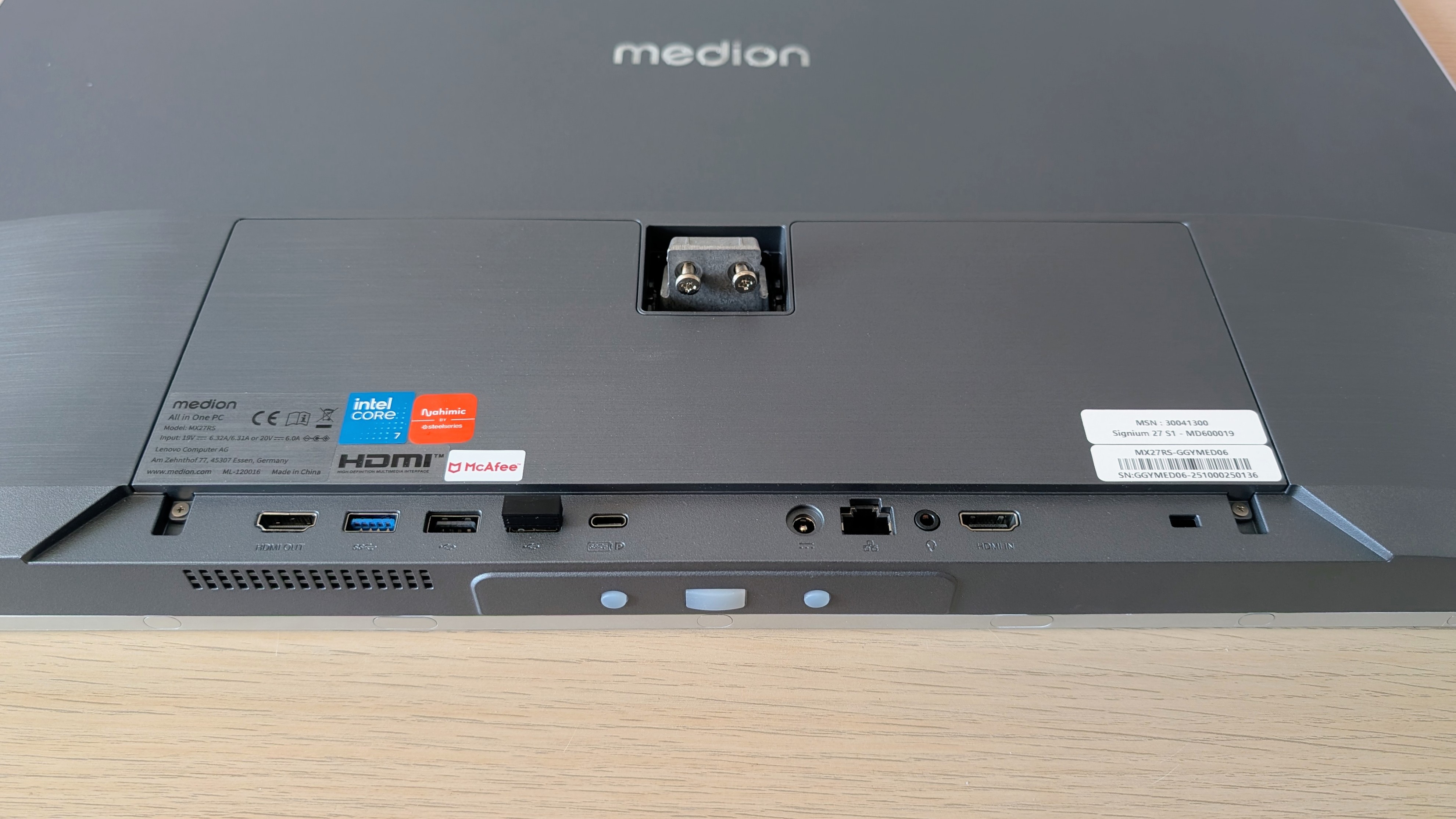 The Medion Signium 27 S1 all-in-one PC on a desk