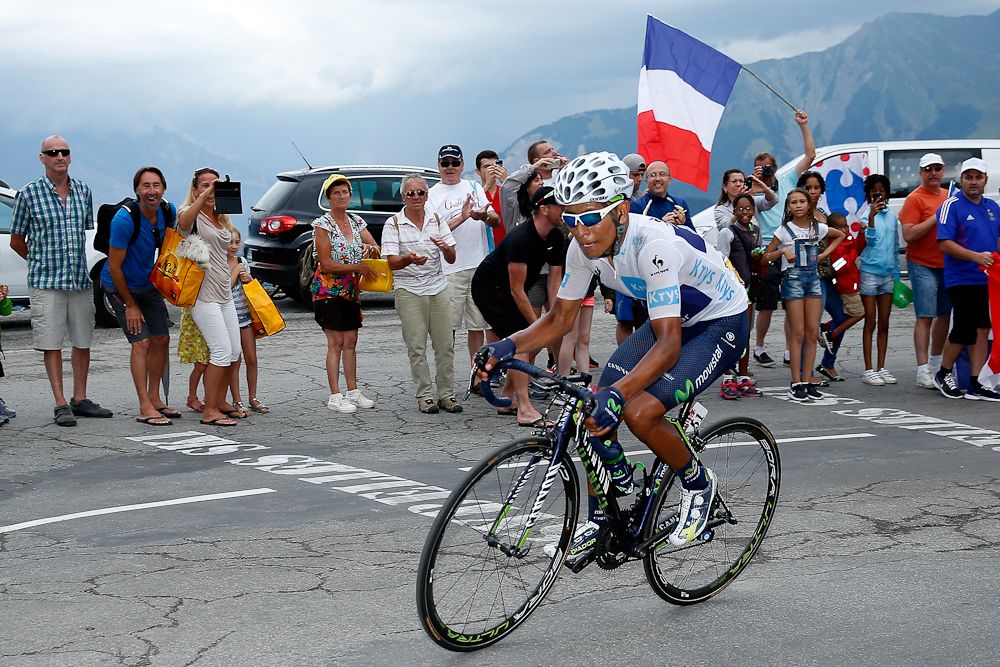 Nairo Quintana chases Vincenzo Nibali during stage 19