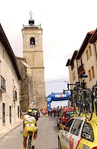 Francisco Jos&eacute; Ventoso (Saunier Duval) drops back with 25 km to go