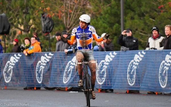 Adam Craig (Giant-Rabobank) with his signature shoulder shrug at the finish.