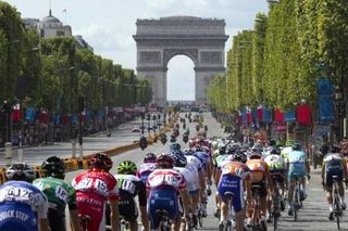 The peloton on the Champs-Élysées