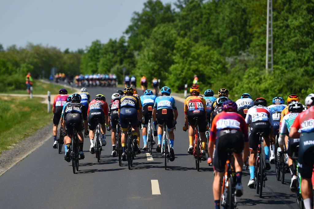 HAJDSZOBOSZL HUNGARY MAY 12 A general view of the peloton competing in echelons formation due to rosswinds during the 43rd Tour de Hongrie 2022 Stage 2 a 192km stage from Karcag to Hajdszoboszl tourdehongrie on May 12 2022 in Hajdszoboszl Hungary Photo by Dario BelingheriGetty Images