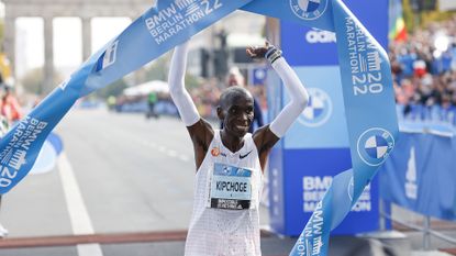 BERLIN, GERMANY - SEPTEMBER 25: The 48th BMW Berlin Marathon held in Berlin, Germany on September 25, 2022. Kenyan athlete Eliud Kipchoge broke the world record with a time of 02.01.09. (Photo by Abdulhamid Hosbas/Anadolu Agency via Getty Images)