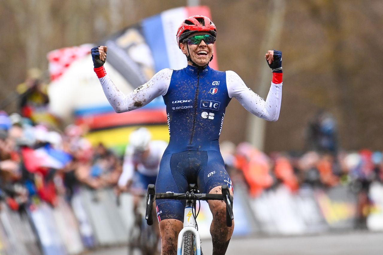 C&eacute;lia Gery wins the women's Junior world title in Tabor