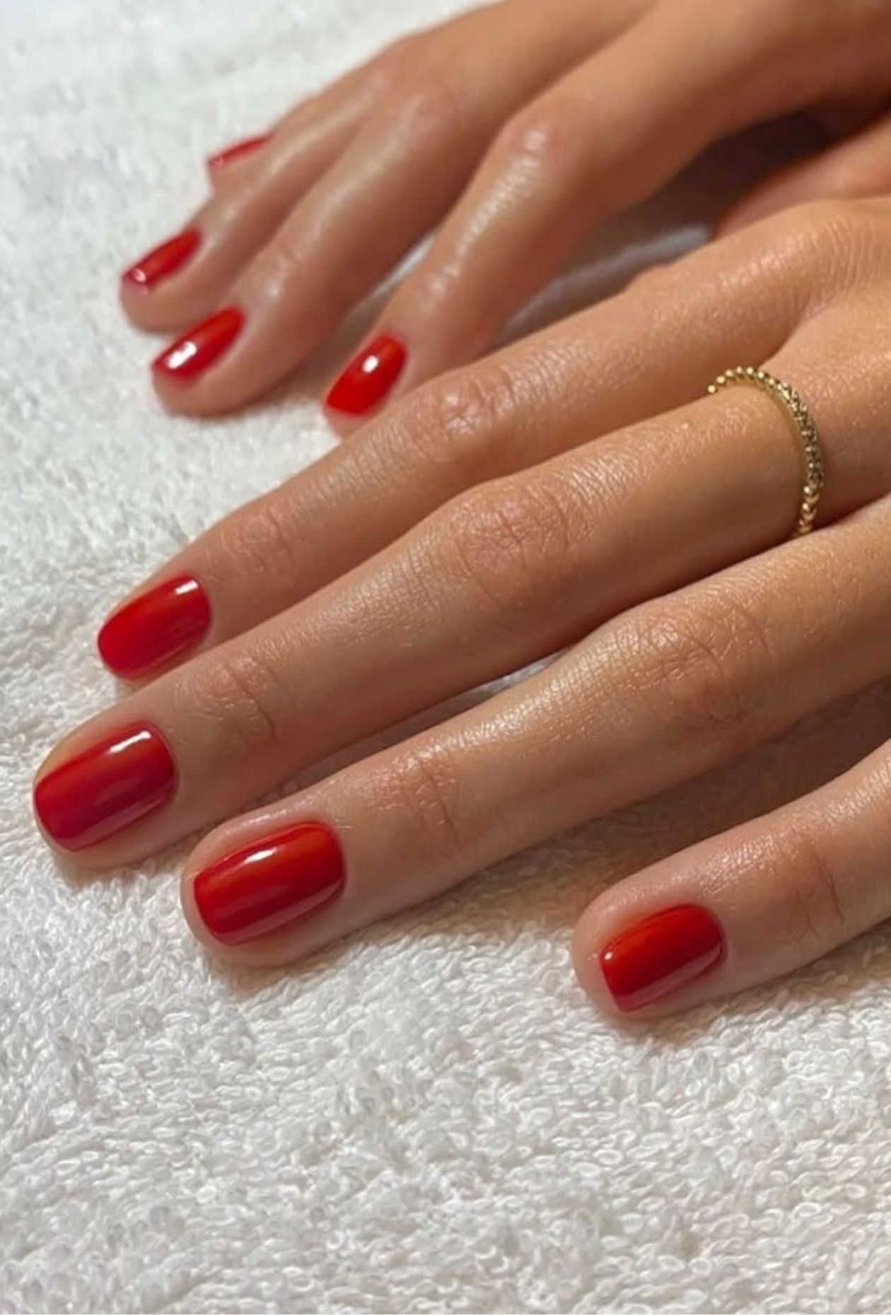 @raelondonnails - Chic Red Nail Designs