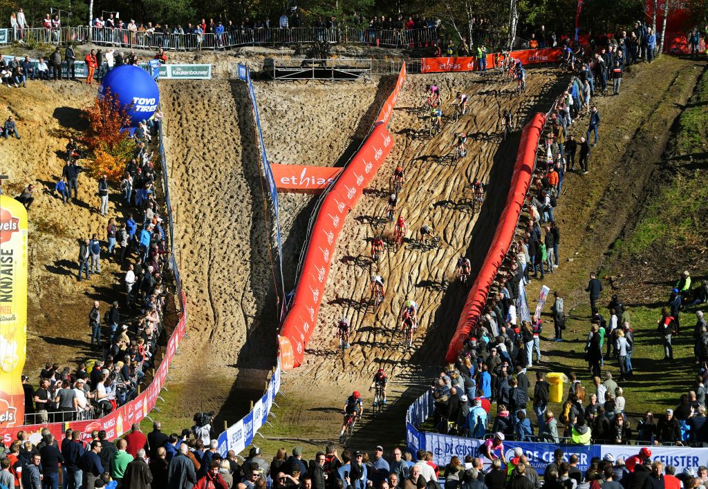 ZONHOVEN BELGIUM OCTOBER 24 A general view of the peloton competing at Zonhoven sand pit during the 25th Zonhoven UCI CycloCross Worldcup 2021 Womens Elite CXWorldCup UCIcyclocrossWC zonhoven on October 24 2021 in Zonhoven Belgium Photo by Luc ClaessenGetty Images