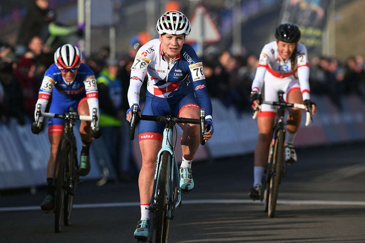 Evie Richards (Great Britain) had a strong race in Hoogerheide