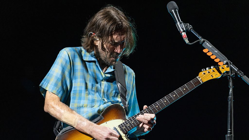 Red Hot Chili Peppers guitarist John Frusciante prepares two albums of Enoinfluenced, Elektron