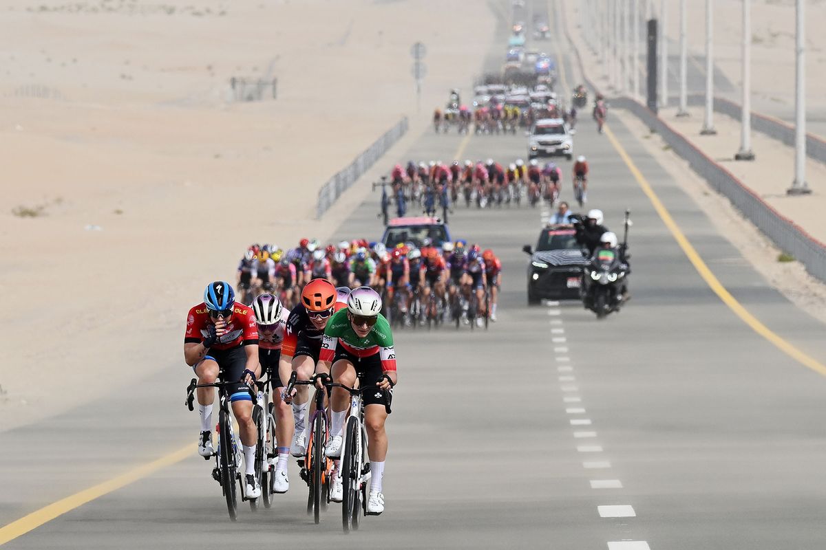 Wiebes and Longo Borghini in the front group as the echelons start to form