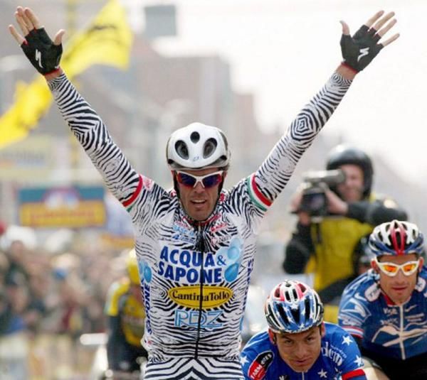 Mario Cipollini (Acqua e Sapone) put in one of his best ever performances to win the race in 2002. The same year he claimed the Worlds title