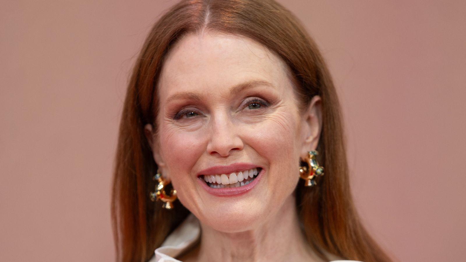 Julianne Moore Drenches Her Dining Room in a Single Material